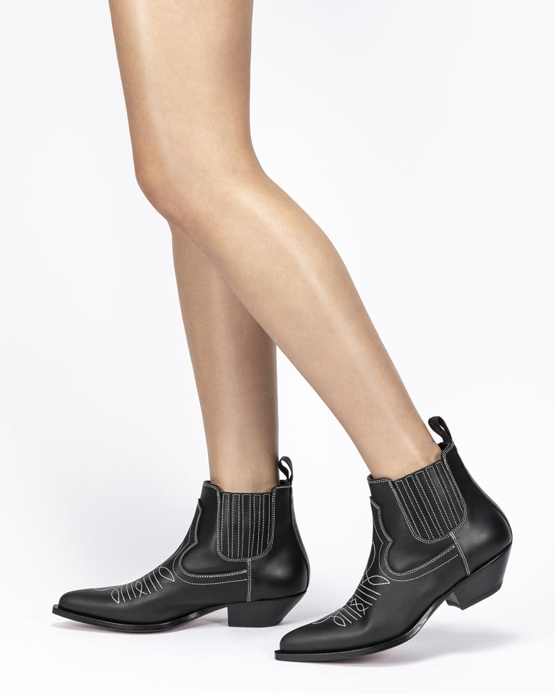 HIDALGO Women's Ankle Boots in Black Calfskin | Ecru Embroidery_Indossato_02