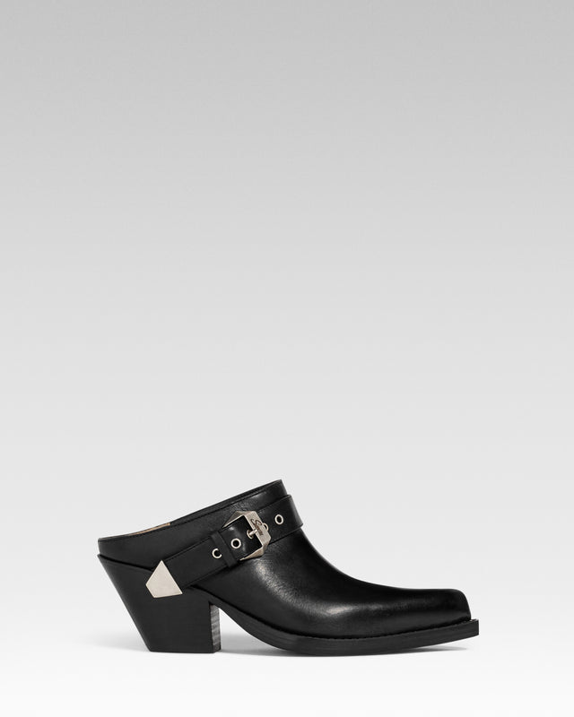 LEON BELT Woman's Low Boots in Black Culatta