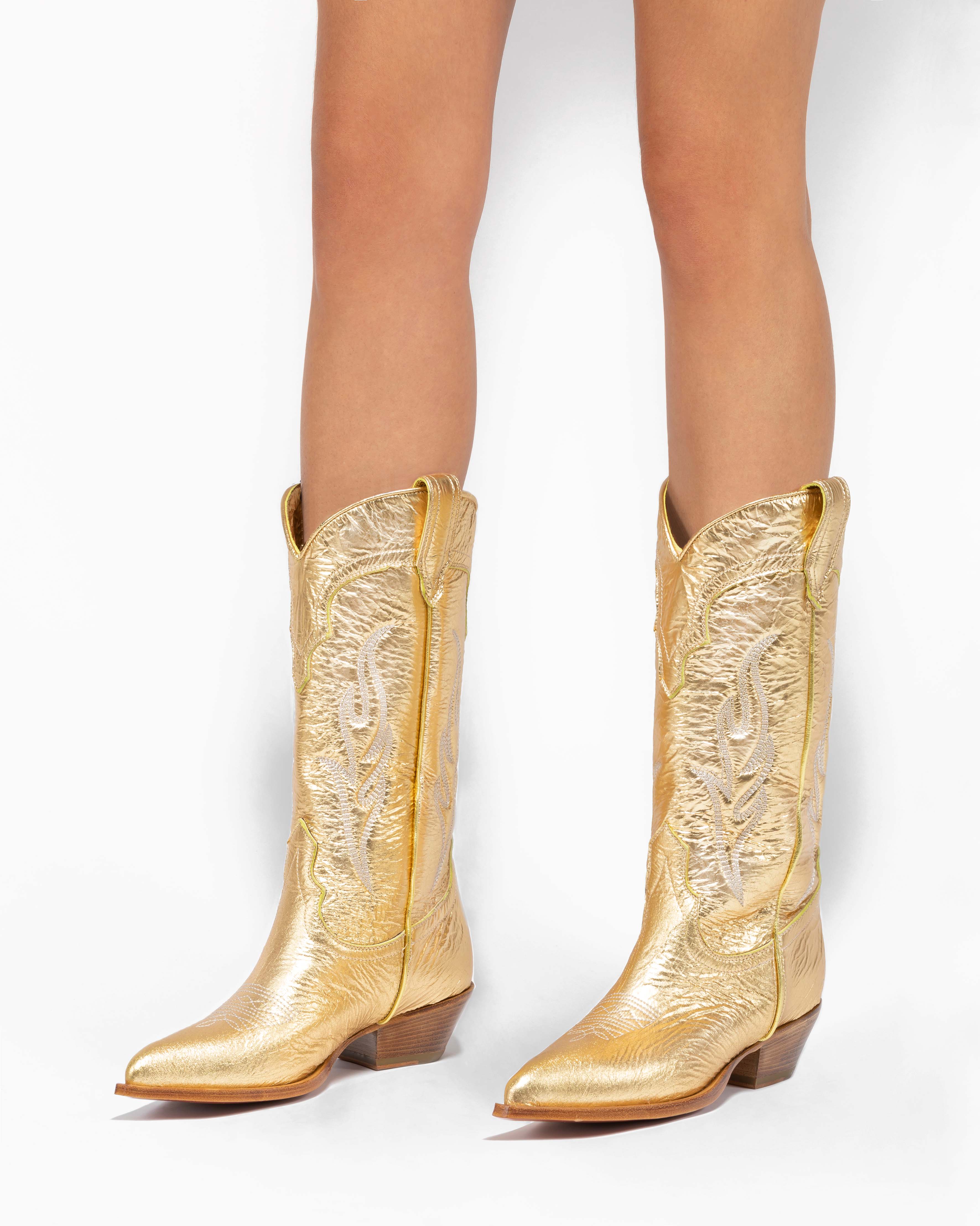 SANTA FE Women's Cowboy Boots in Gold Laminated Leather |Off-White Embroidery_Indossato01